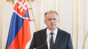 Andrej Kiska má na stole správu SIS. Sú v nej desiatky podvodov